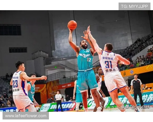 山东高速与青岛男篮激战正酣谁能在CBA赛场上笑到最后