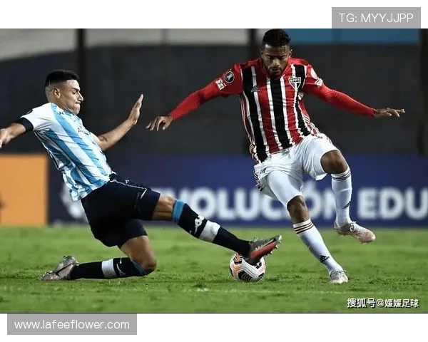 弗鲁米与捍卫竞技的巅峰对决展现足球魅力与激情的较量