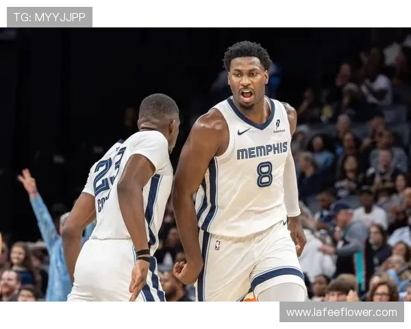 快船与灰熊激战正酣球迷期待精彩对决与精彩瞬间