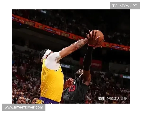 湖人对阵热火精彩对决回顾11月19日比赛亮点与精彩瞬间分析