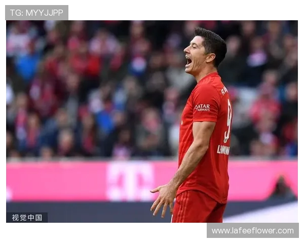 莱万重返安联球场遭拜仁球迷嘘声四起令人心寒的背叛与忘恩负义 莱万重返安联球场遭拜仁球迷嘘声四起令人心寒的背叛与忘恩负义